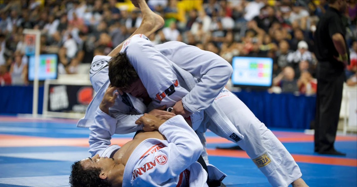 Tipos de guardia en BJJ — guía completa que cubre todos los sistemas de guardia, desde la guardia cerrada hasta la guardia gusano