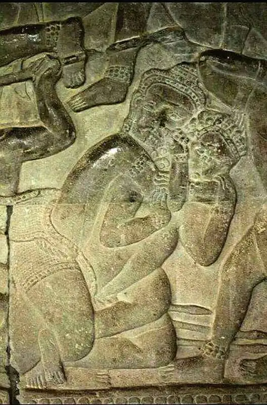 A bas-relief carving from the Bayon temple at Angkor Wat (c. 12th–13th century) showing a figure applying what appears to be a rear naked choke. The technique has been depicted in combat art for over 800 years. CC BY-SA 4.0 via Wikimedia Commons